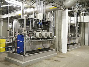 Ermeto-Verrohung von einer Papiermaschine mit 28 km Kleinrohr D10 bis D42 mm inklusive Hydraulikstationen sowie die Fertigung von Auffangwannen